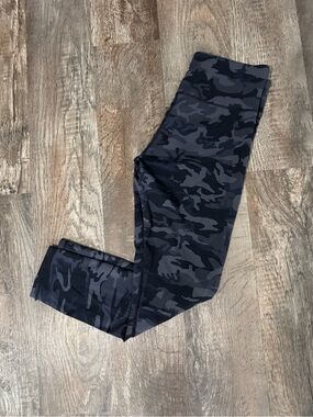 ZYIA Black & Gray Camo Leggings